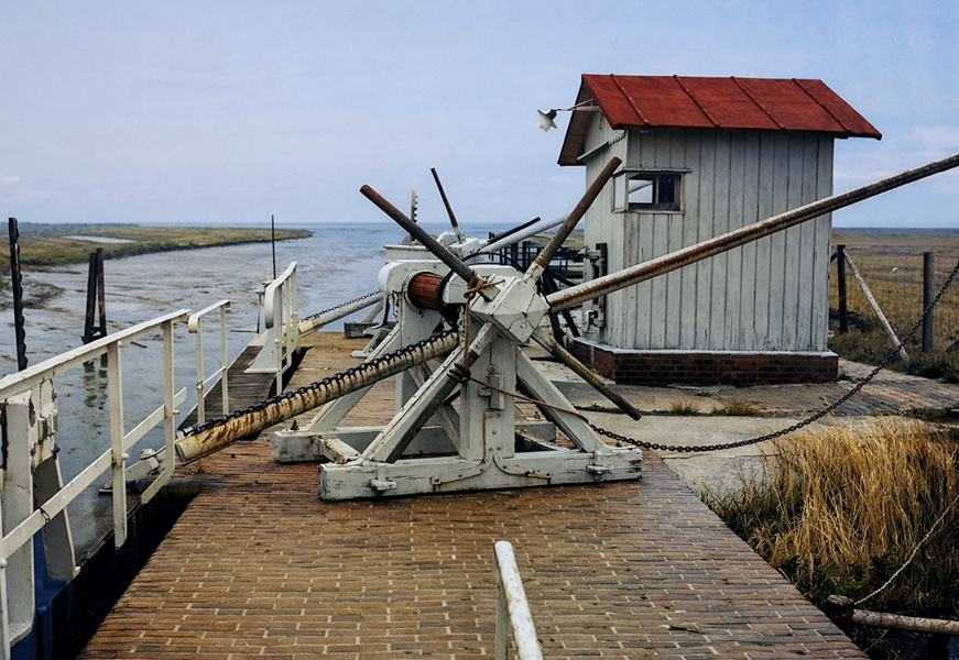 Carl Schüttes Arbeitsplatz mit 'Spill, Schott und Boom' und Blick auf das Außentief