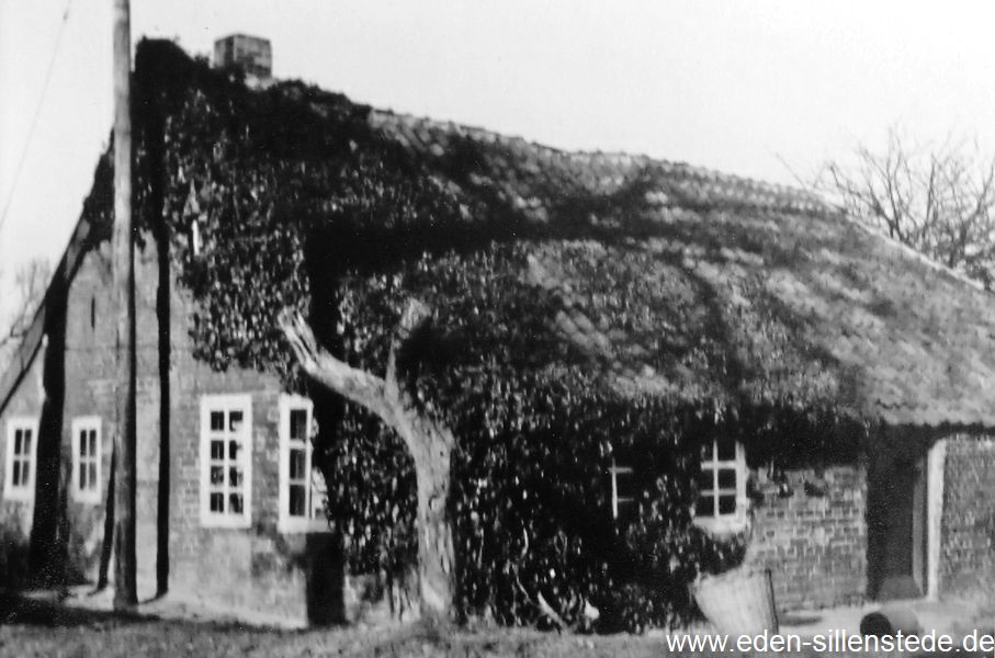 Das Landarbeiterhaus, „de oll Kaat“, im Klein-Ostiemer von der anderen Giebelseite aus
